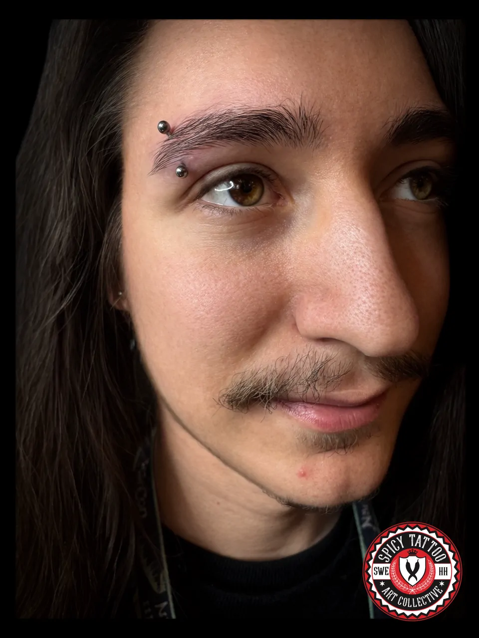 Augenbrauen-Piercing – Spicy Tattoo Hamburg