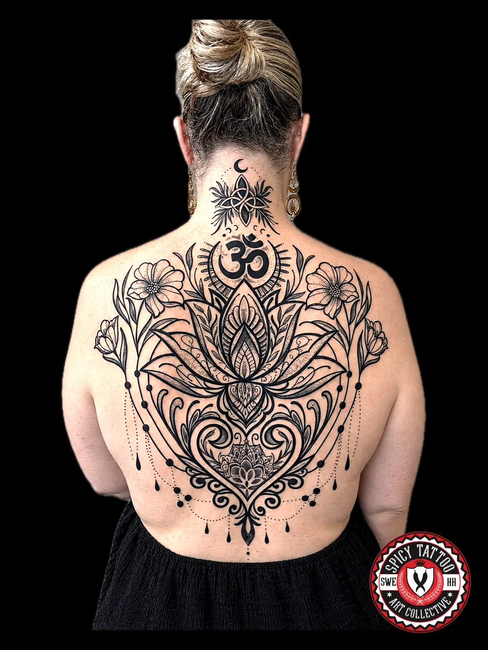 Ornamentales Lotus-Rückentattoo – Spicy Tattoo Hamburg